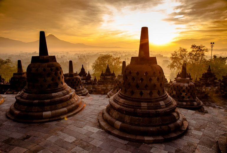 Atardecer en Indonesia, luna de miel de Bhárad