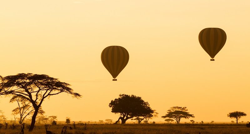 Globos en la sabana africana, luna de miel en Tanzania por Bhárad