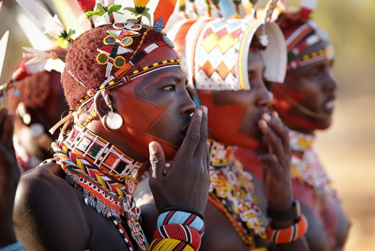 Tribu Masai en Kenia, uno de los destinos de novios de Bhárad