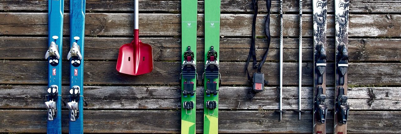 Materiales para esquiar en Bansko, un destino de nieve de Bhárad
