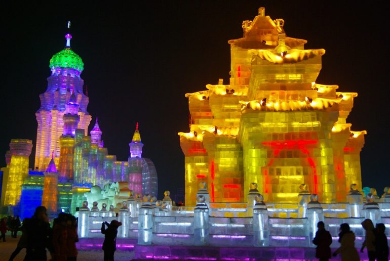 Festivales de hielo, destino de nieve de Bhárad