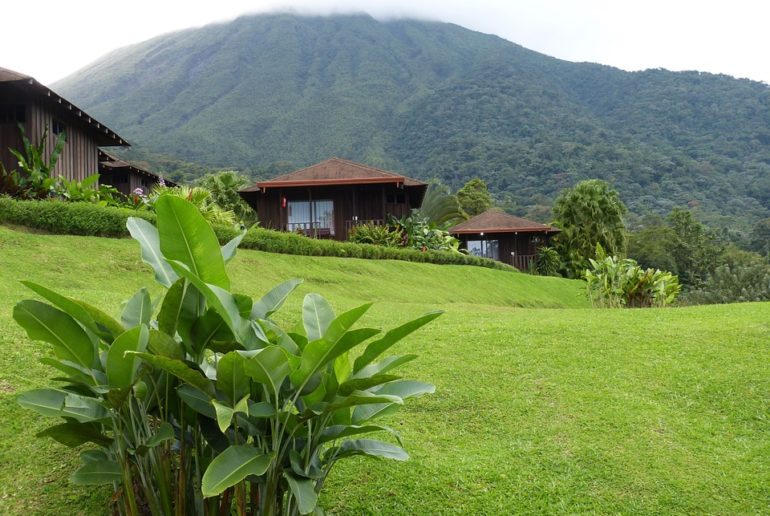 Destino viaje sostenible -volcan arenal