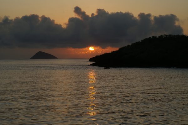 Bharad Travel. Puesta de sol en islas Galapagos